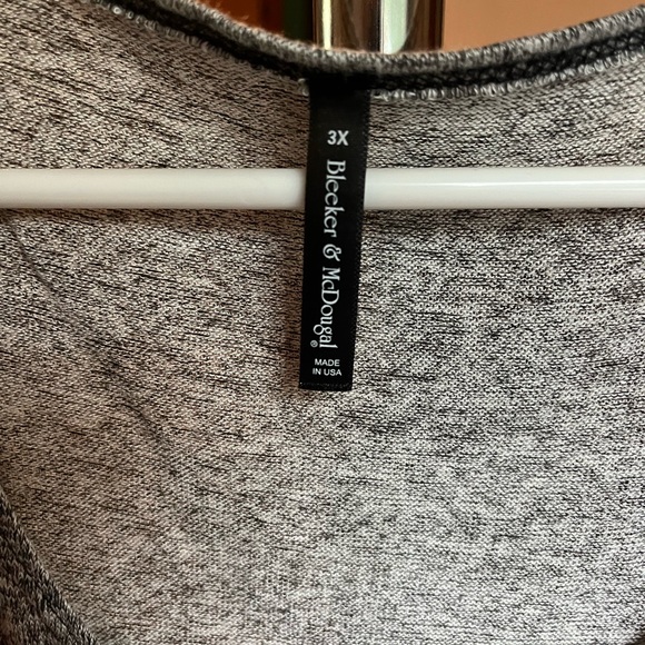 NWT Women's Top - Picture 3 of 4